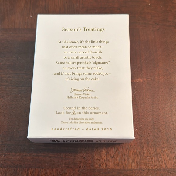 Hallmark Ornament Cupcakes Season's Treating Series 2010 2nd in Series - Picture 5 of 9